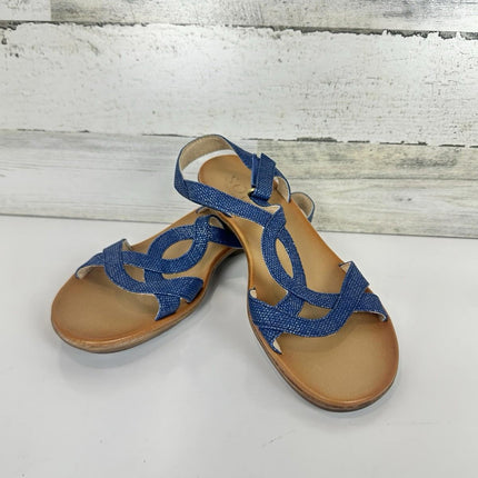 Naturalizer SOUL Women's Solo Flat Sandal Blue Textured Fabric 8 M