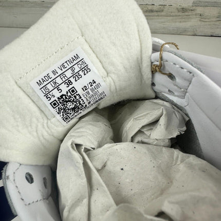 adidas Unisex Samba Indoor Sneaker, White/Black/Vivid Red, Size 5.5 Men,6.5Women