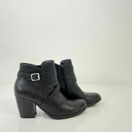 Zetaa Womens Faux Leather Buckle Ankle Boots, Size 9