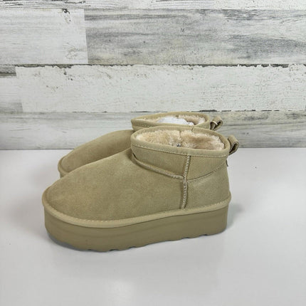 CUSHIONAIRE Hippy Women’s Platform Ankle Boots Genuine Suede Taupe Size 8.5 M