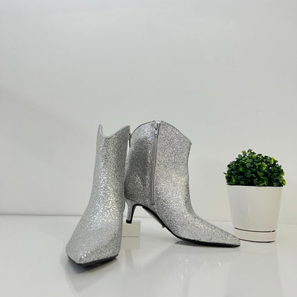 New On 34th Aatirap Silver Glitter Pointed Toe Ankle Booties Women’s 5M