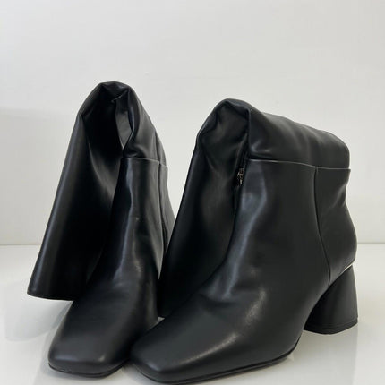 DKNY Women's Cana Knee High Heeled Riding Boots, Size 7M