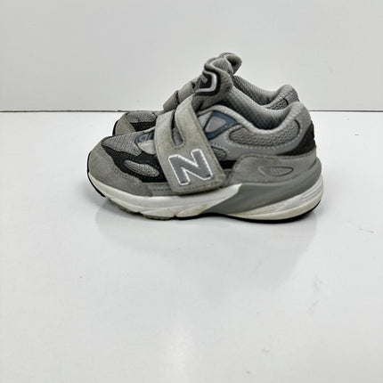 New Balance Boy's 990 V6 Hook and Loop Sneaker, Grey/Silver, 9 Wide Toddler