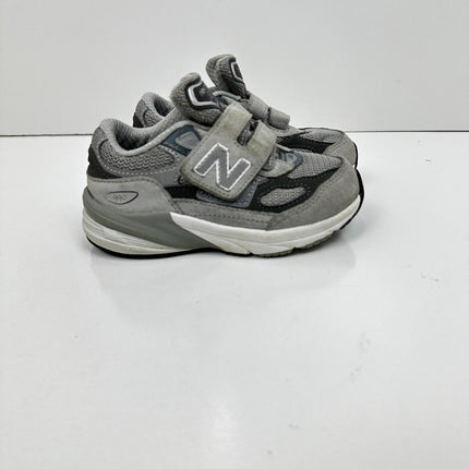 New Balance Boy's 990 V6 Hook and Loop Sneaker, Grey/Silver, 9 Wide Toddler