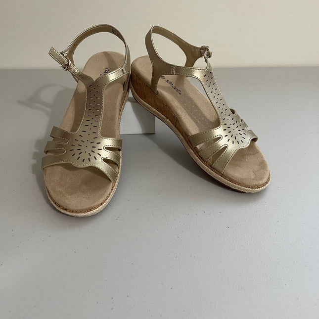 Easy Street Womens Dorinda Faux Leather Cut-Out Slingback Sandals 8eas