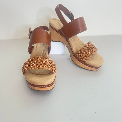 Clarks Seannah Step Women's Sandals Tan Leather : 9 B - Medium, Leather/Rubber