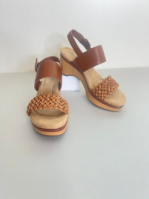 Clarks Seannah Step Women's Sandals Tan Leather : 9 B - Medium, Leather/Rubber