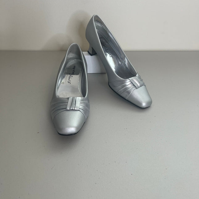 Easy Street Womens Waive Pump , SILVER SATIN , Size, 7.5