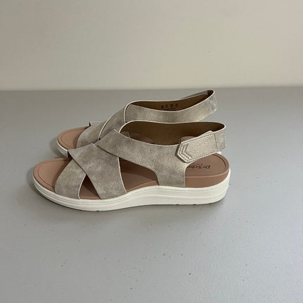 Dr. Scholl S Women S Time Off Sea Wedge Sandal Light Gold 8M