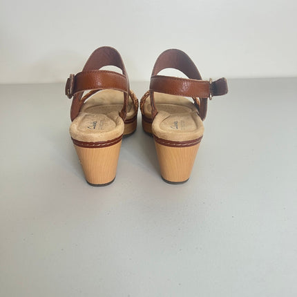 Clarks Seannah Step Women's Sandals Tan Leather : 9 B - Medium, Leather/Rubber