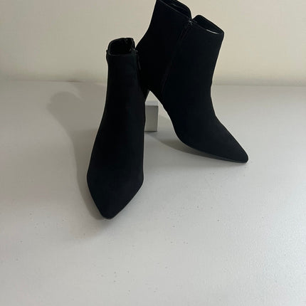 Journee Collection Womens Isobel Inside Zip Stiletto Booties. 7.5
