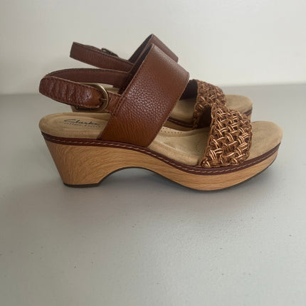 Clarks Seannah Step Women's Sandals Tan Leather : 9 B - Medium, Leather/Rubber