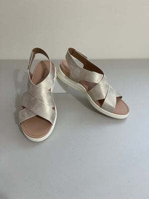 Dr. Scholl S Women S Time Off Sea Wedge Sandal Light Gold 8M